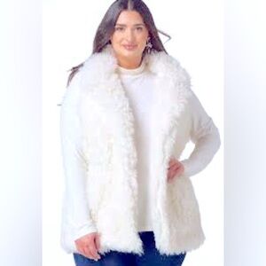 CATO Ivory Open Front Faux Fur Vest Sz 18/20W Faux fur vests Faux Fluffy fur
